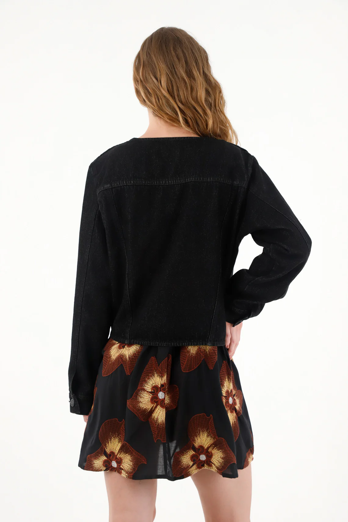 Women's bolero jacket with embroidered flowers - Image 4