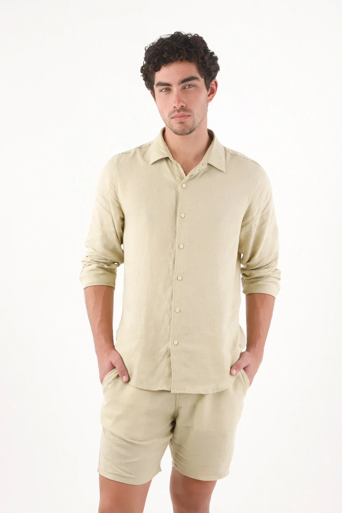 Straight fit chino shorts with side pockets in beige linen for men