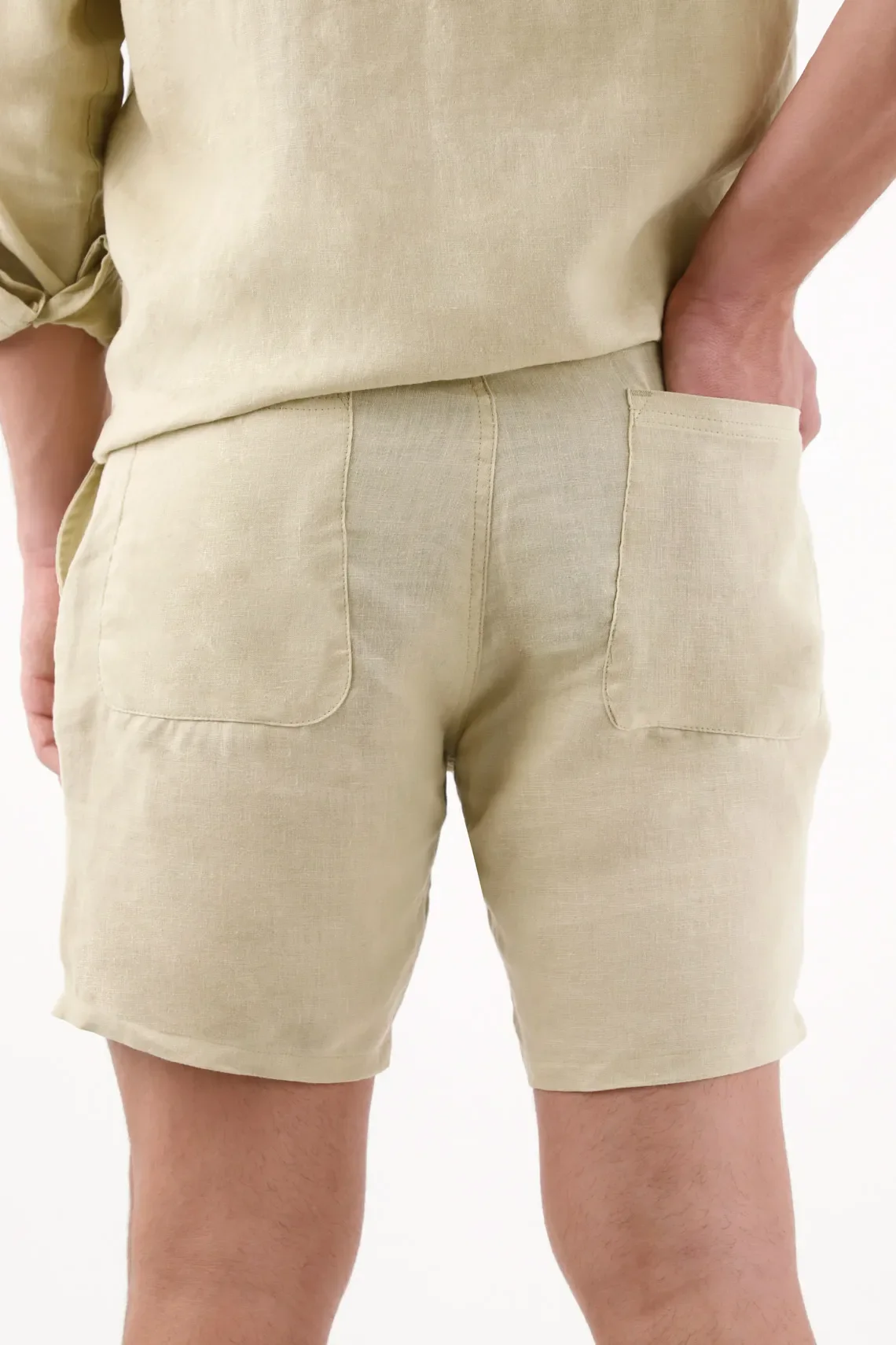 Straight fit chino shorts with side pockets in beige linen for men - Image 5