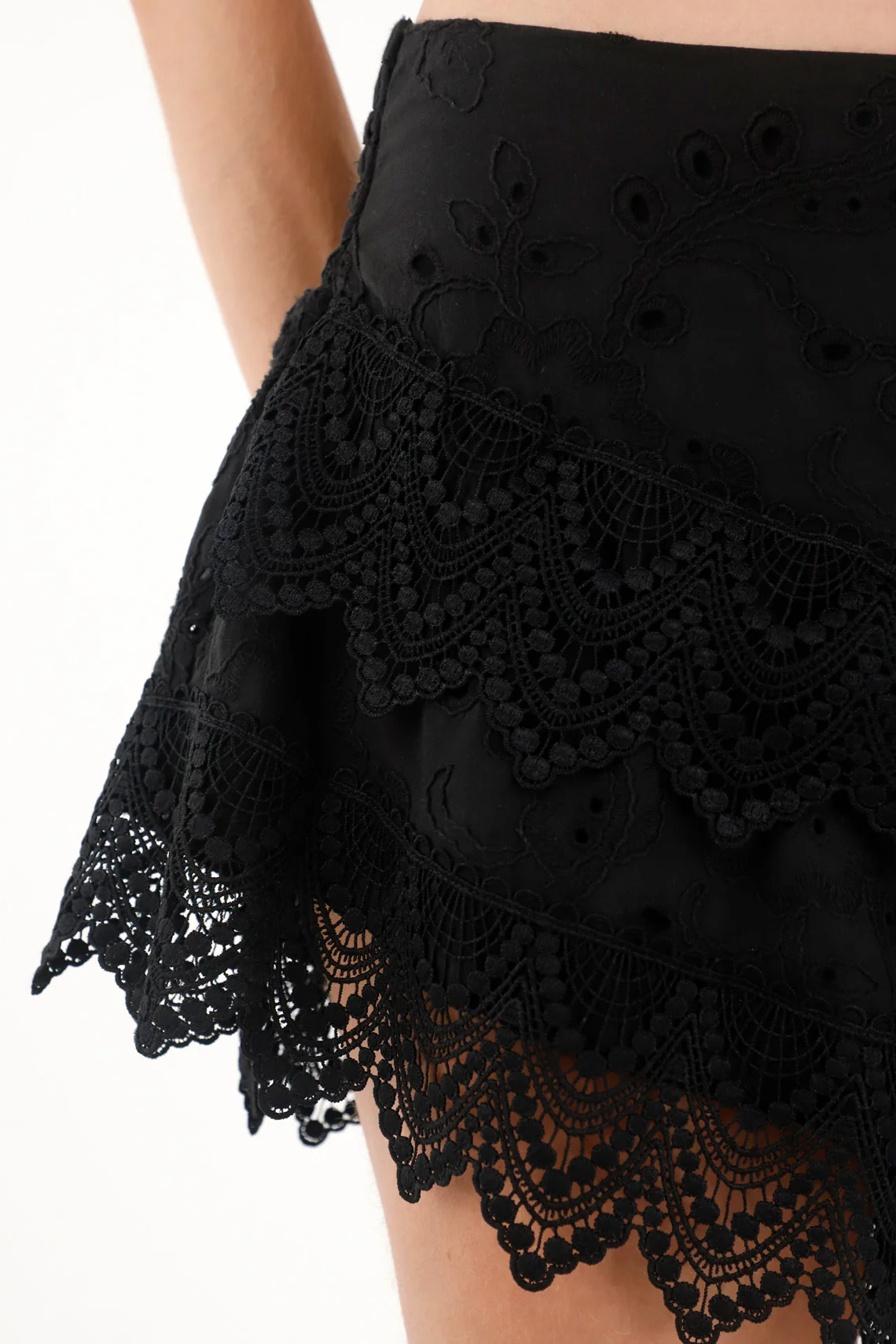 Women's black eyelet ruffle Bermuda shorts - Image 3