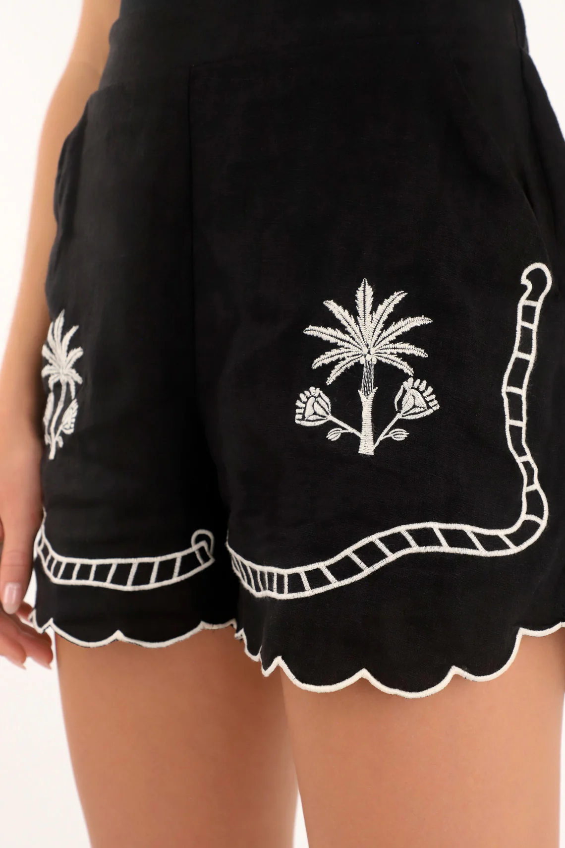 Women's black embroidered shorts - Image 3