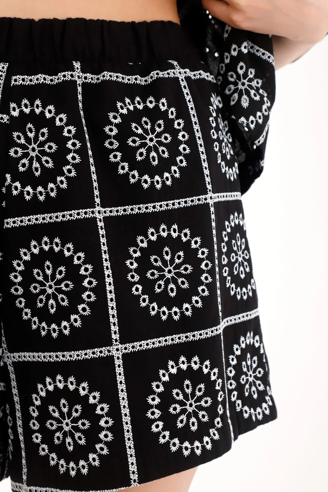 Women's Black Embroidered Lino-Look Short - Image 3
