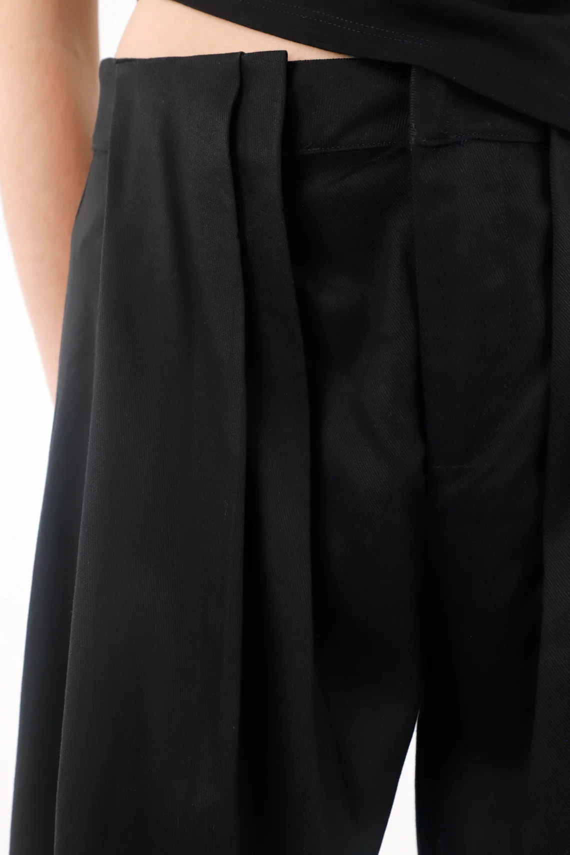 Black Pleated Pants for Women - Image 3