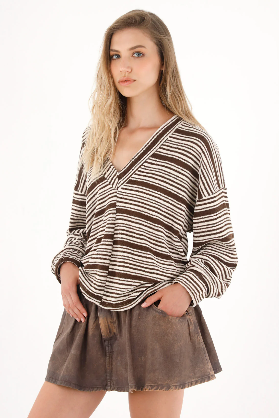Women's striped knit cream sweatshirt - Image 2