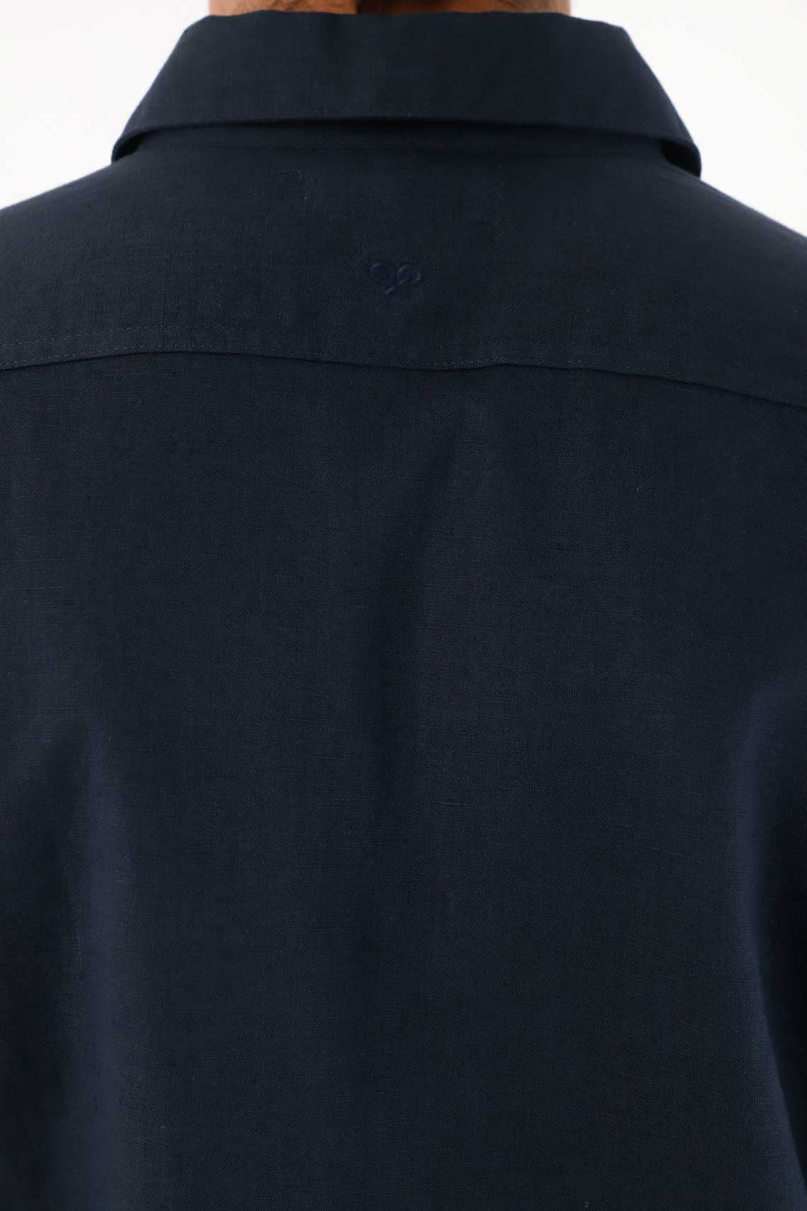 Camisa clásica en lino azul para hombre - Image 3