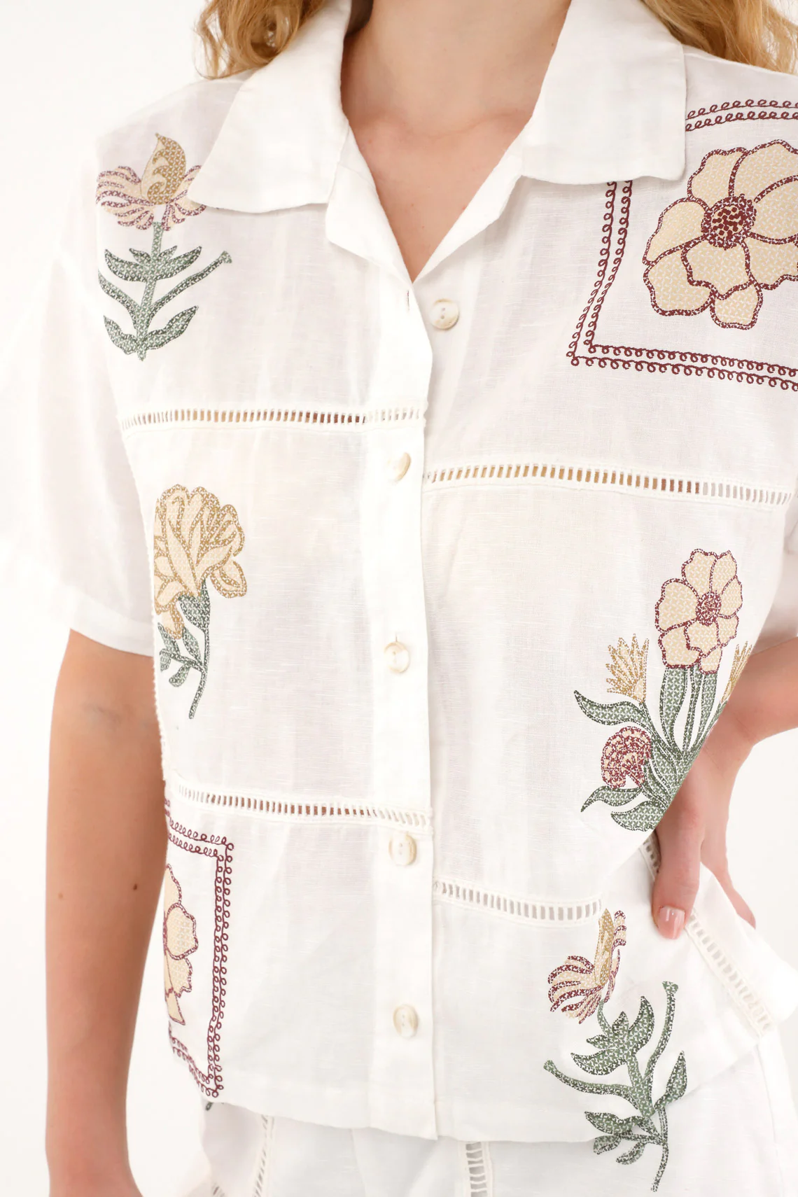 Women's short sleeve shirt with localized prints. - Image 2