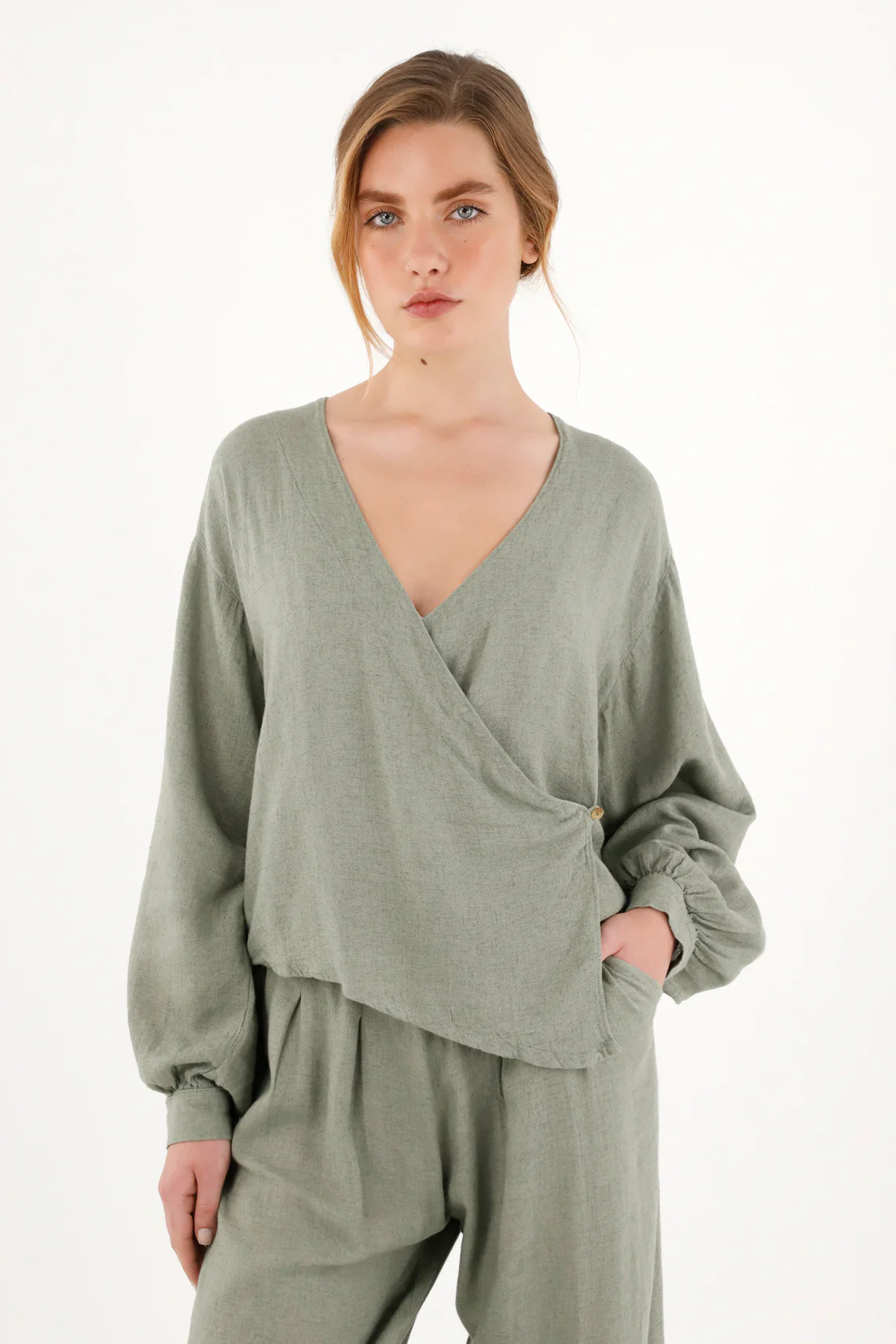 Women's green long sleeve shirt