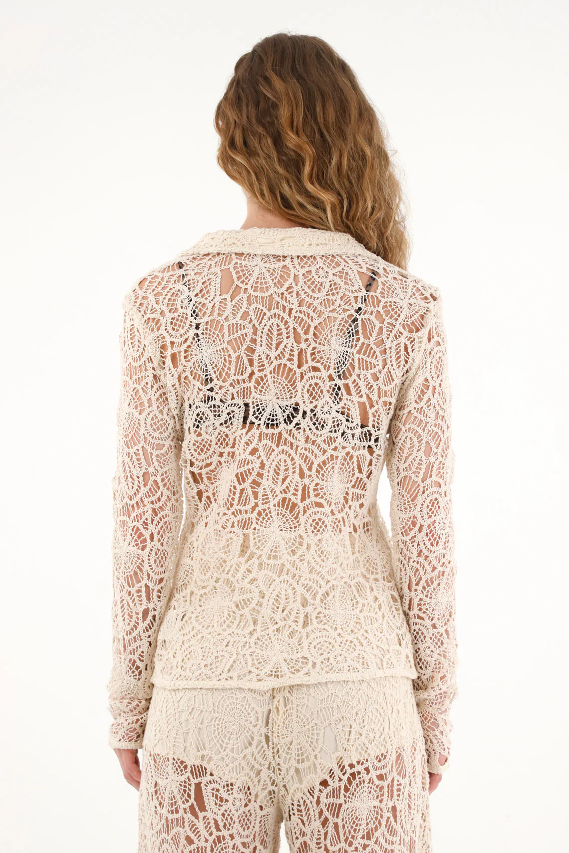 Women's long sleeve woven shirt in cream. - Image 4