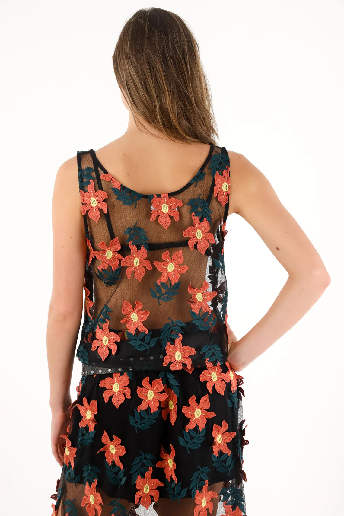 Women's sleeveless shirt with 3D flower appliquÃ©s - Image 4