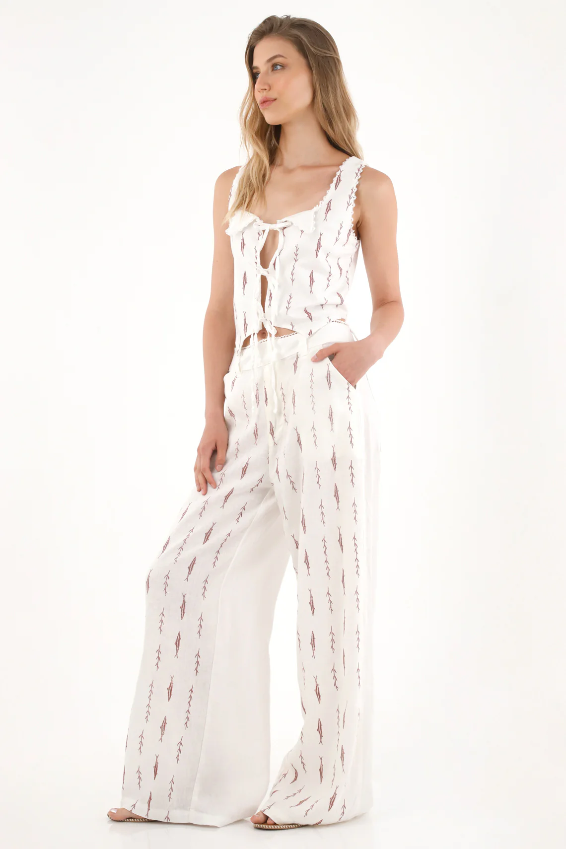 Women's Sleeveless Shirt with Lace Details