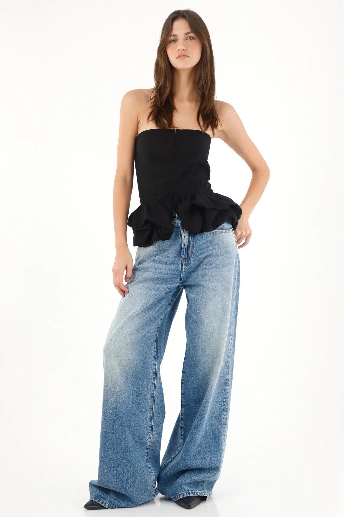 Women's black puffed strapless shirt