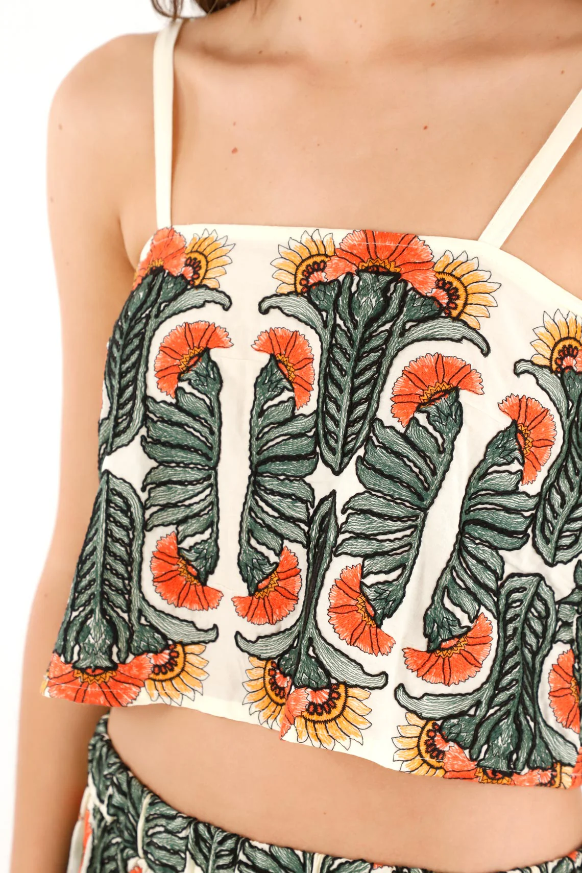 Women's short embroidered shirt - Image 3