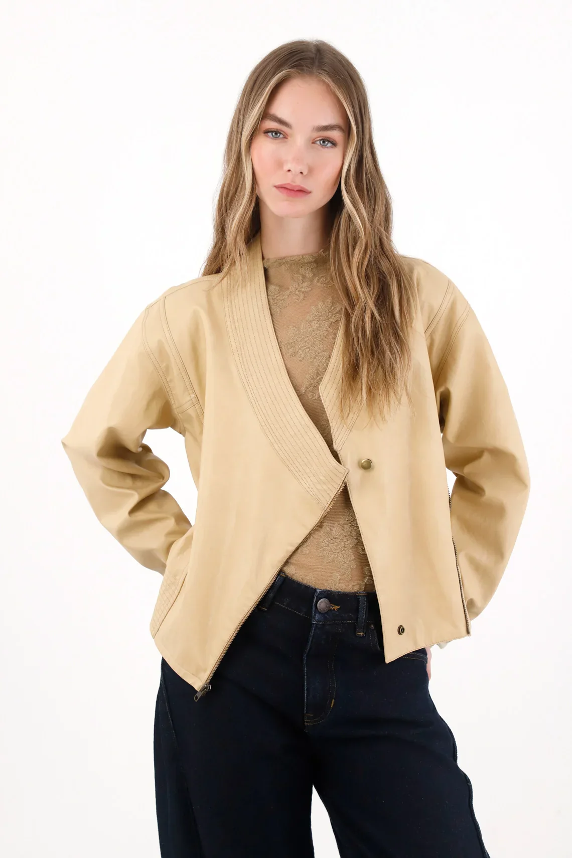 Off-White Unstructured Collar Jacket for Women - Image 2