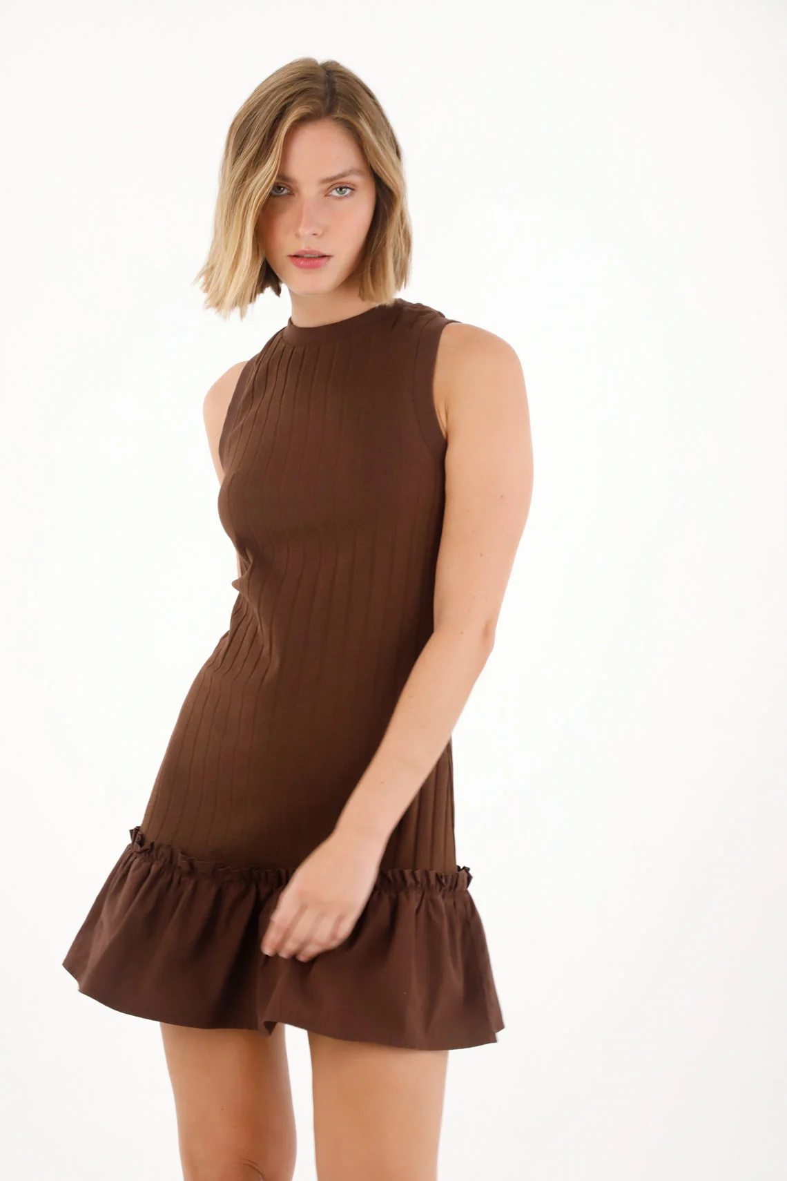 Sleeveless dress with a mix of fabrics in brown for women - Image 4