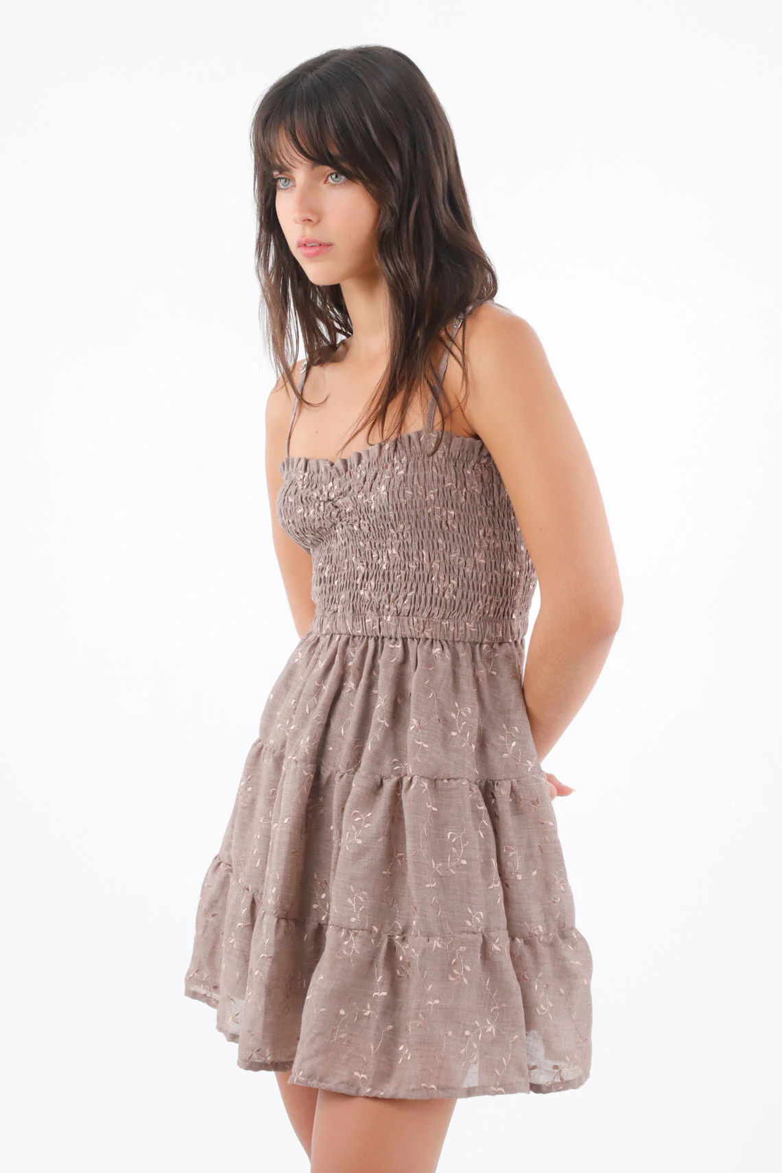 Short dress for women in taupe polyester flared fit with gathered bodice - Image 2