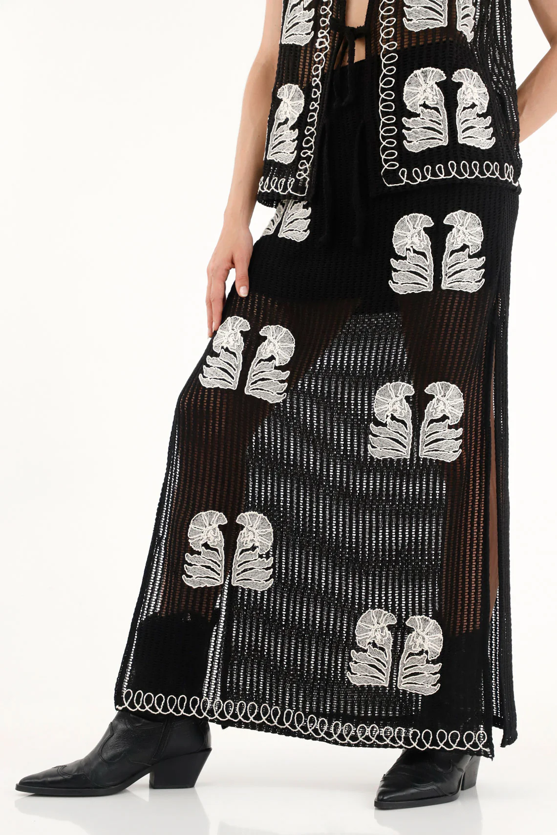 Women's black embroidered long skirt. - Image 2