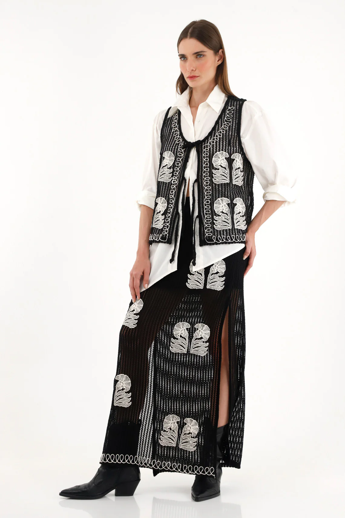 Women's black embroidered long skirt. - Image 4