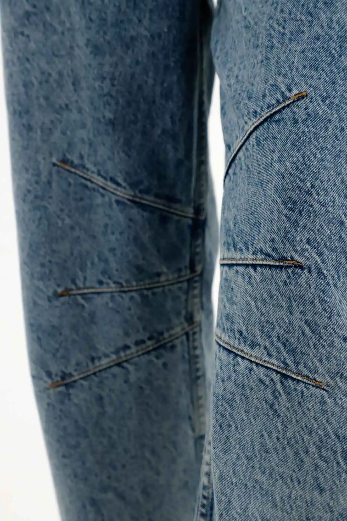 Medium Blue Horseshoe Jeans for Women - Image 3