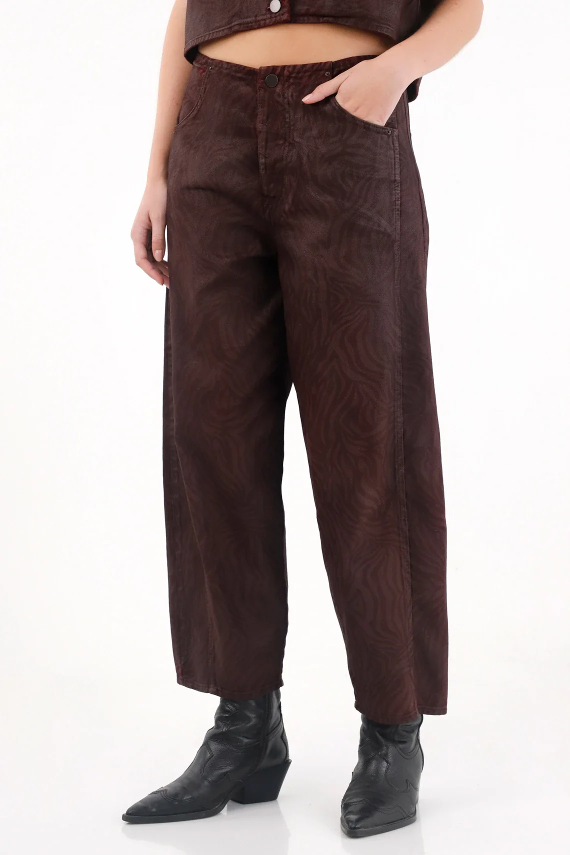 Horseshoe Jean animal print with resin effect for women - Image 2