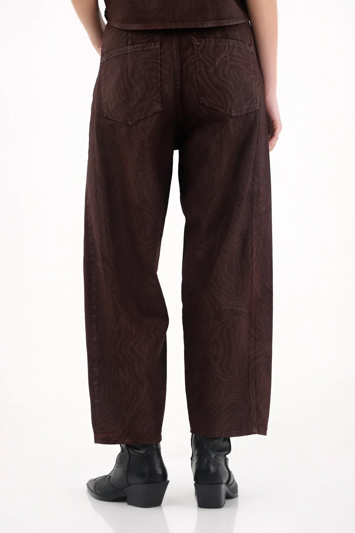 Horseshoe Jean animal print with resin effect for women - Image 4