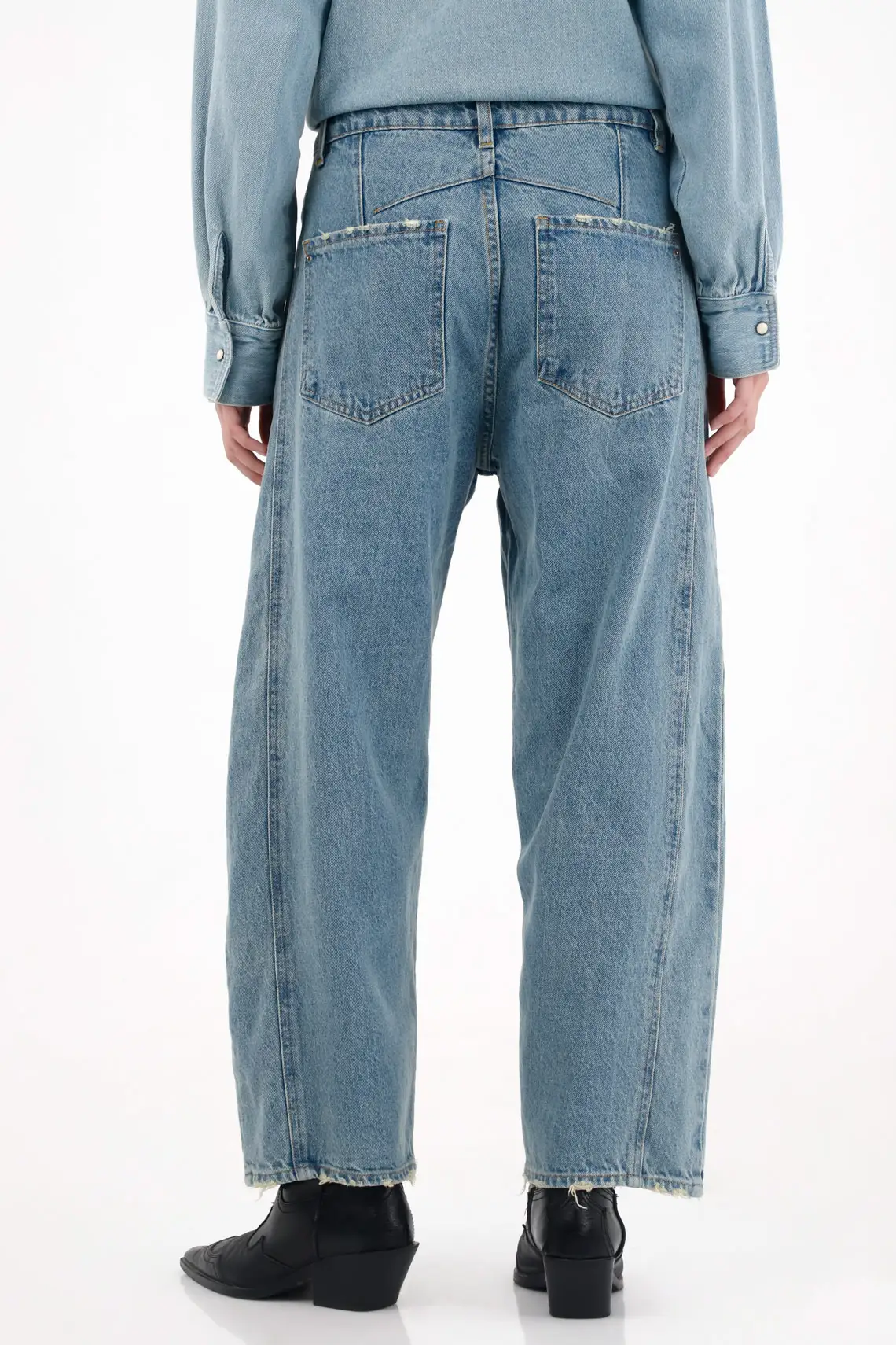 Horseshoe Jeans with Shiny Details for Women - Image 4