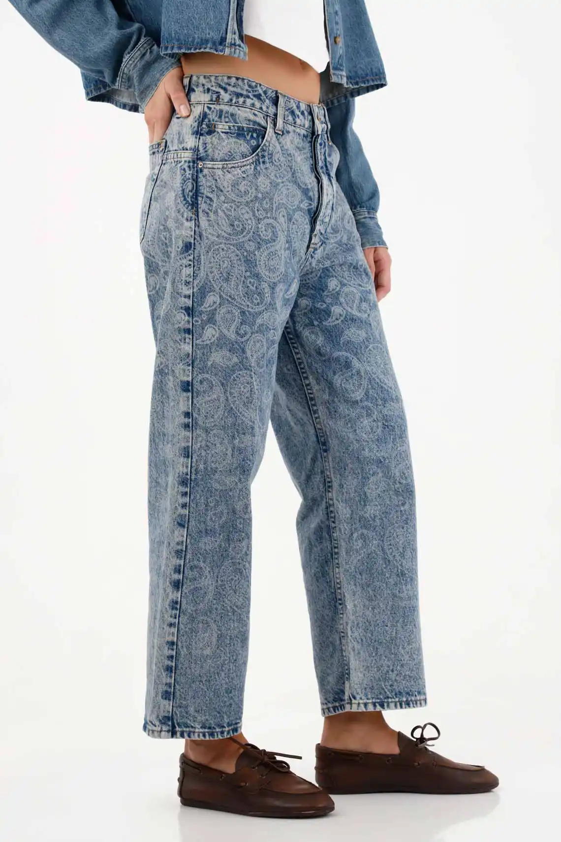 Light Blue Recto Jeans with Paisley Design for Women - Image 2