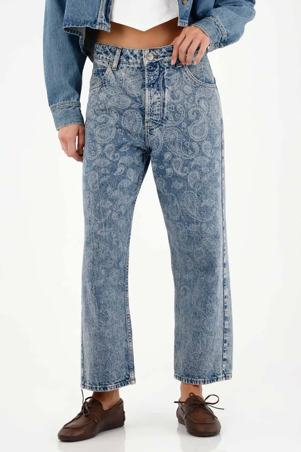 Light Blue Recto Jeans with Paisley Design for Women - Image 4