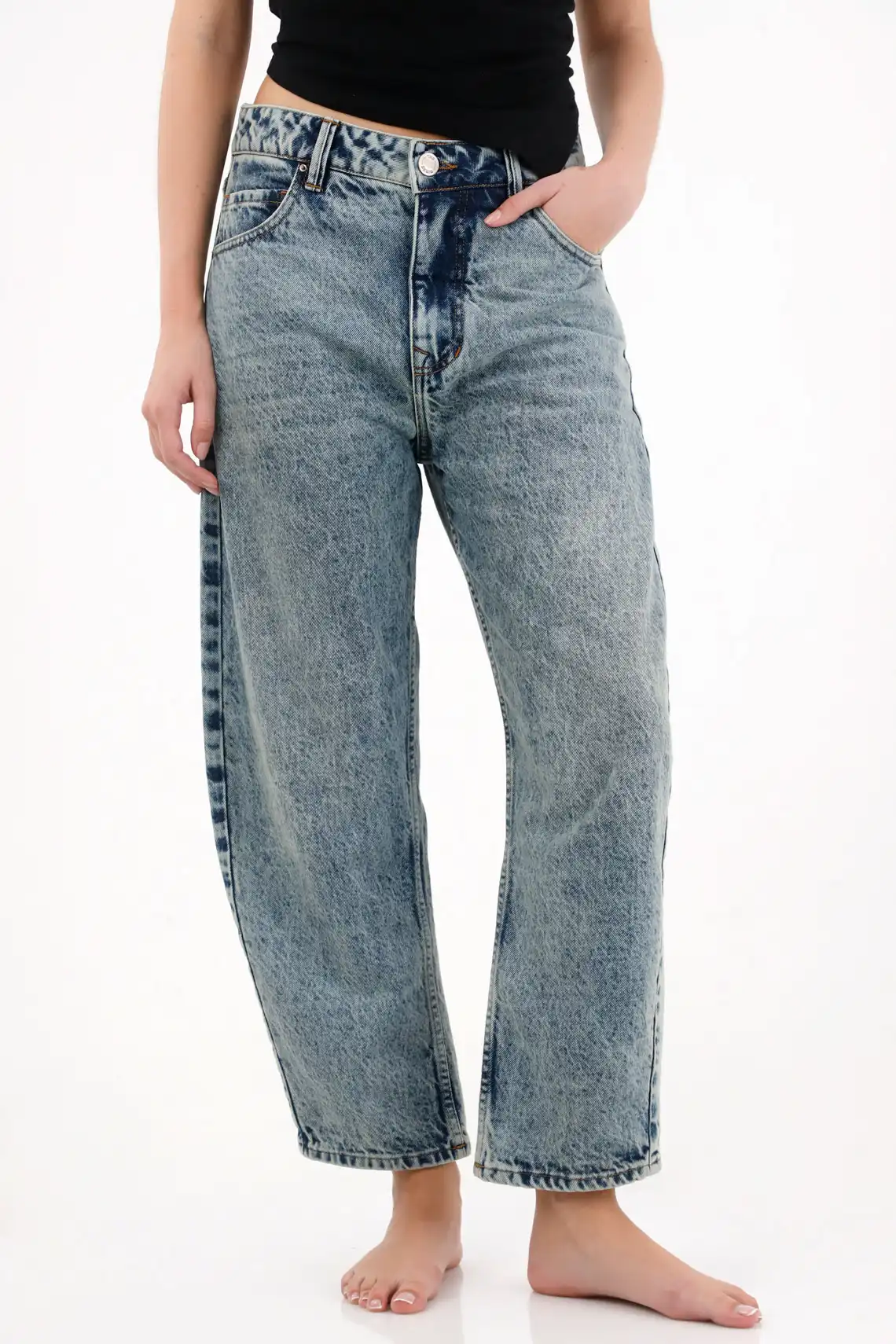 Slouchy Jeans in Mid Blue for Women - Image 2