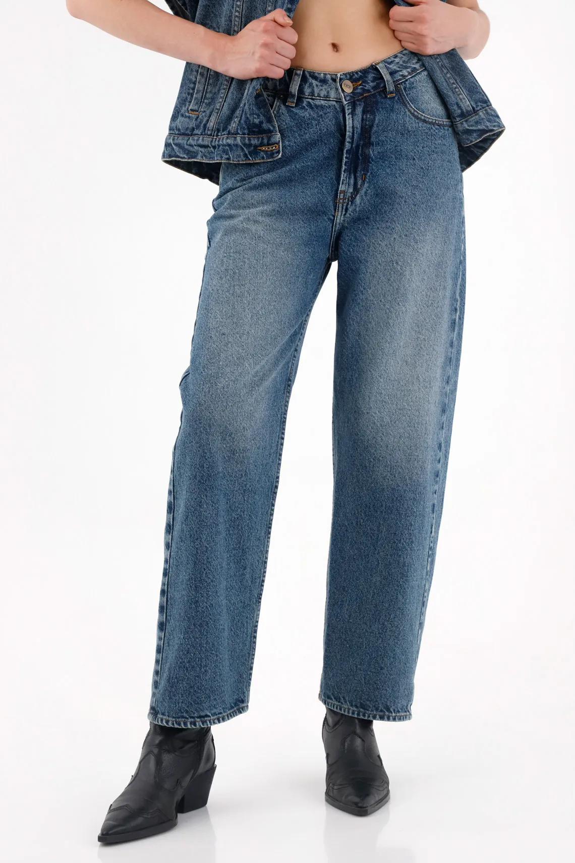 Light Blue V-Waist Jeans for Women - Image 3