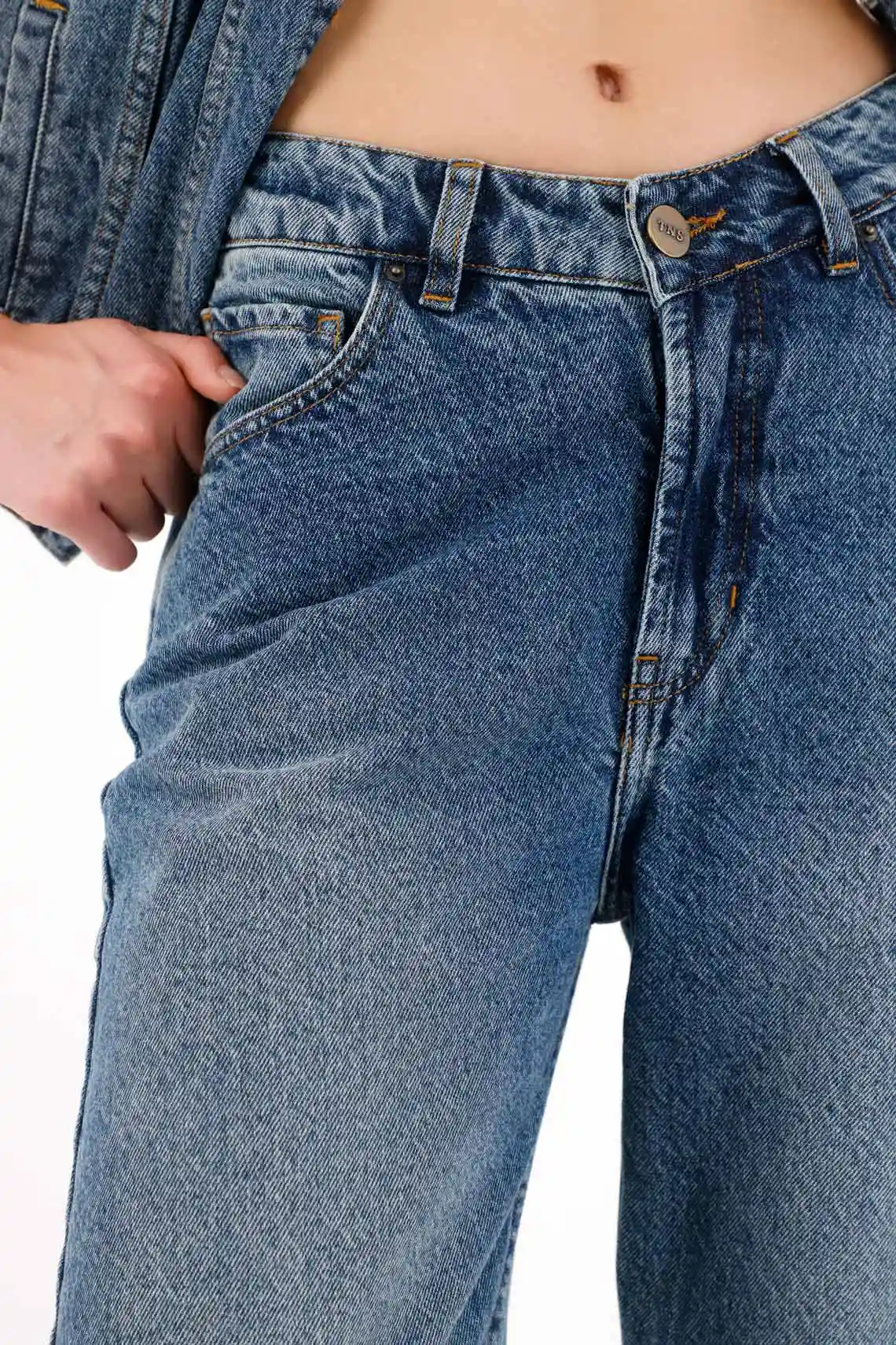 Light Blue V-Waist Jeans for Women - Image 4
