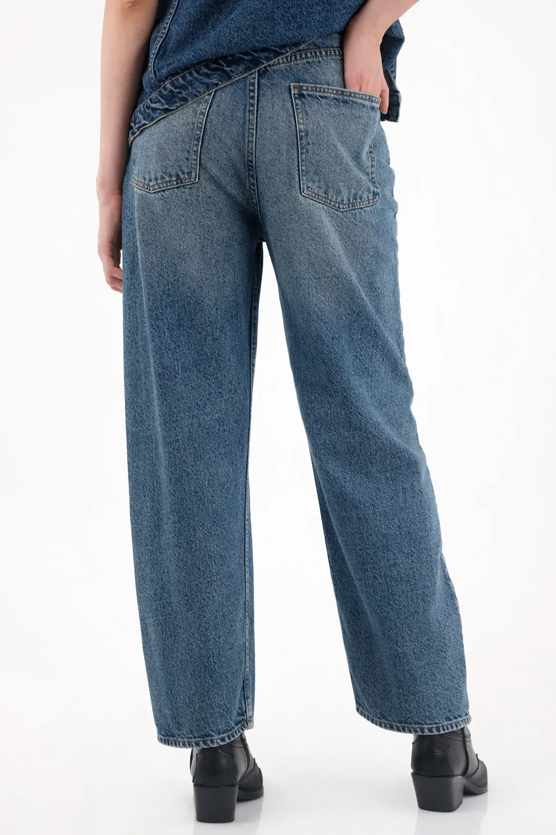Light Blue V-Waist Jeans for Women - Image 5