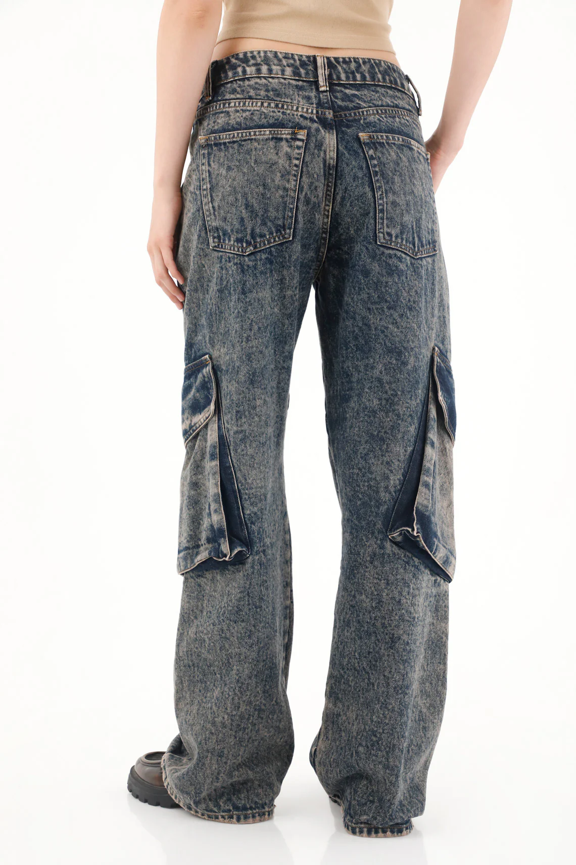 Women's Low Rise Wide Leg Cargo Jeans - Image 2