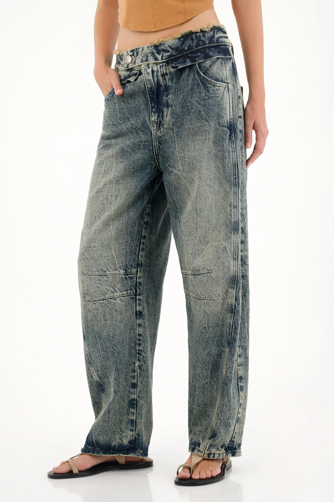 Low-Rise Horseshoe Jeans with Asymmetrical Detail for Women - Image 4
