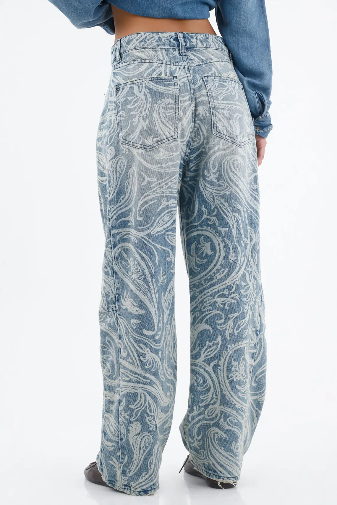 Light Blue Cotton Jeans for Women with Horseshoe Cut and Arabesque Print - Image 6