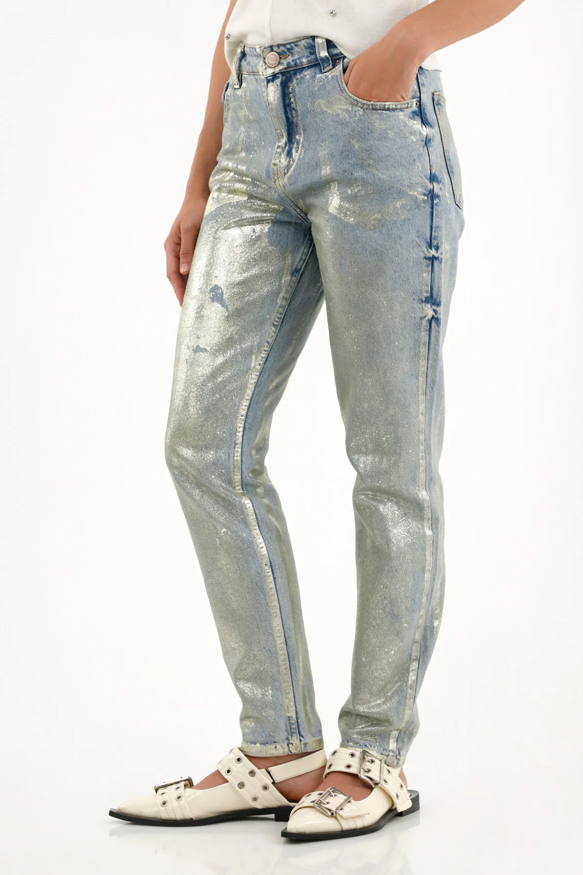 Women's high-waisted light wash mom jeans