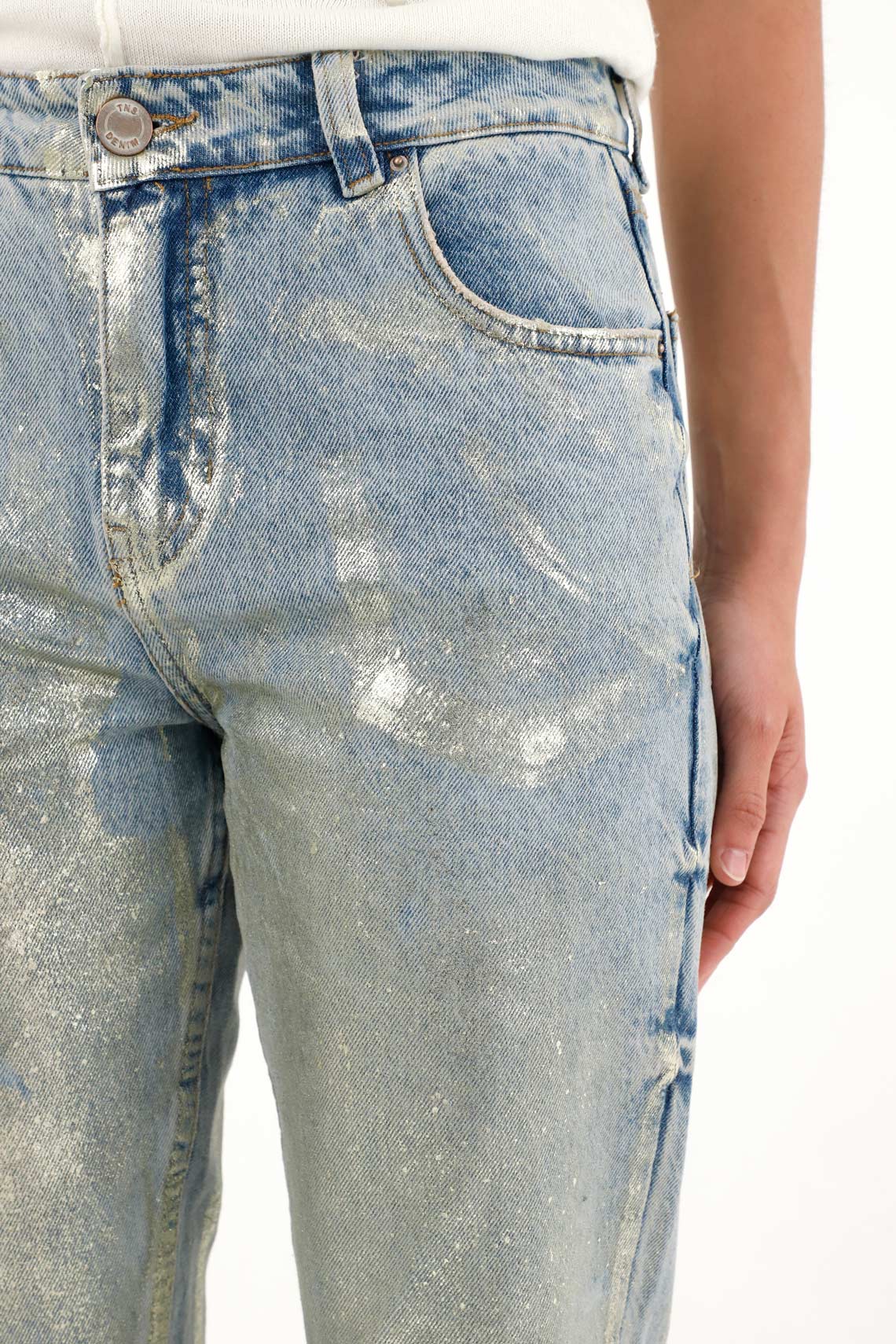 Women's high-waisted light wash mom jeans - Image 2