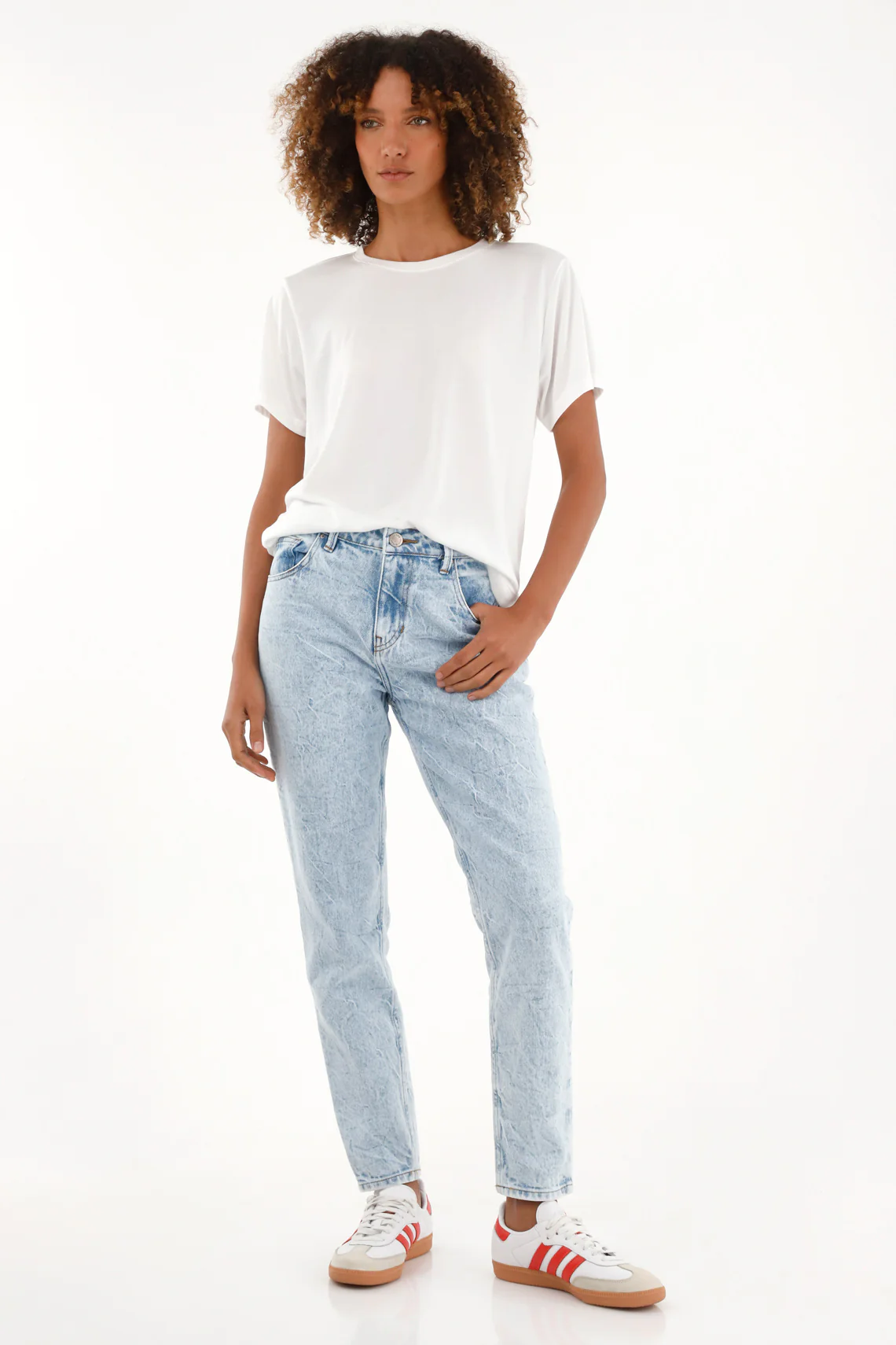 Women's high-waisted medium light wash mom jeans. - Image 2