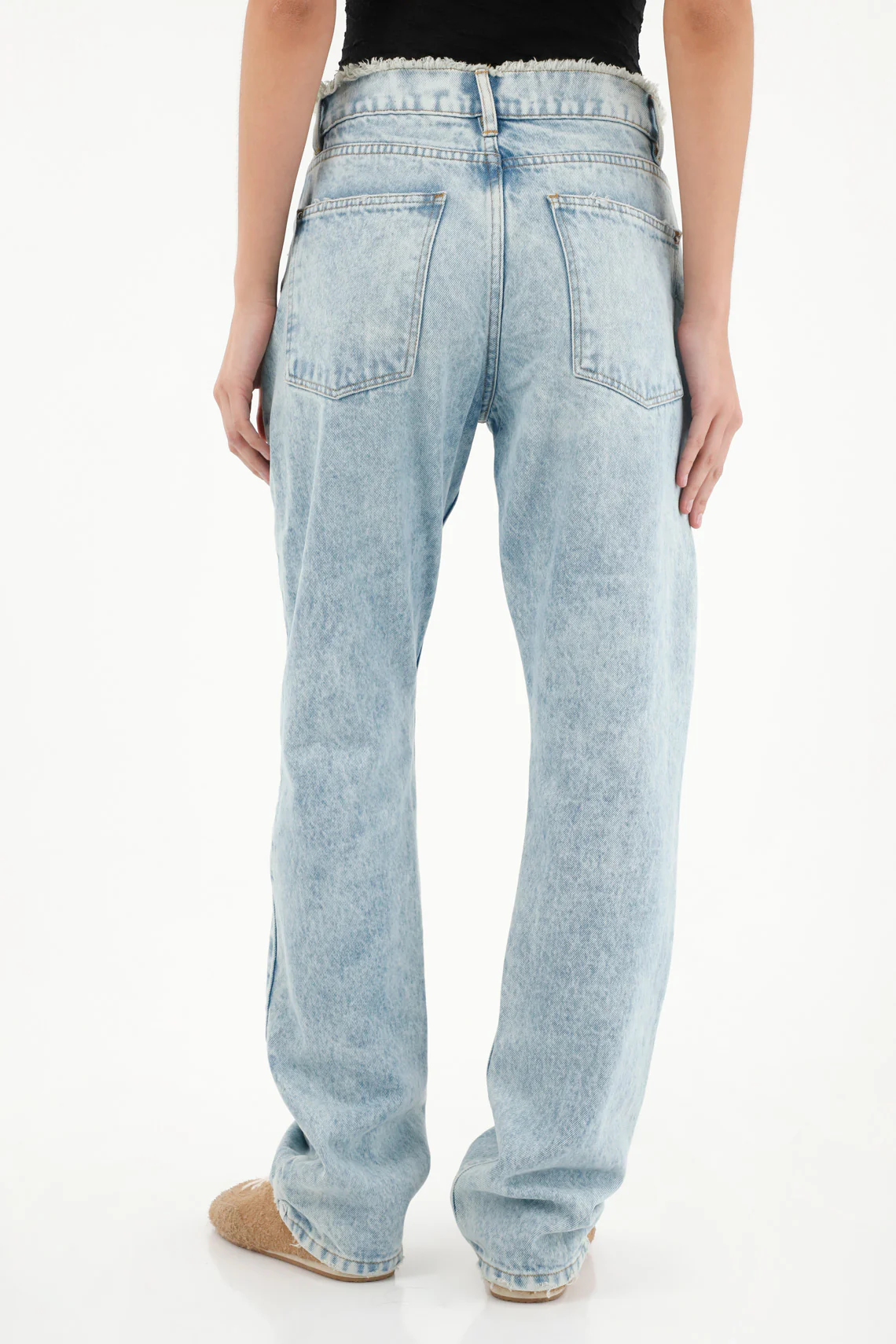 Mid-Rise Straight Leg Jeans with Raw Hem for Women - Image 4