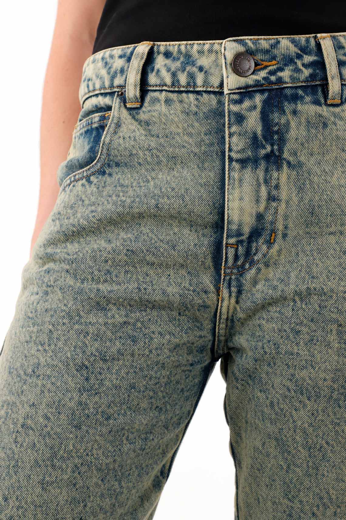 Women's Light Wash Mid Rise Straight Leg Jeans - Image 3