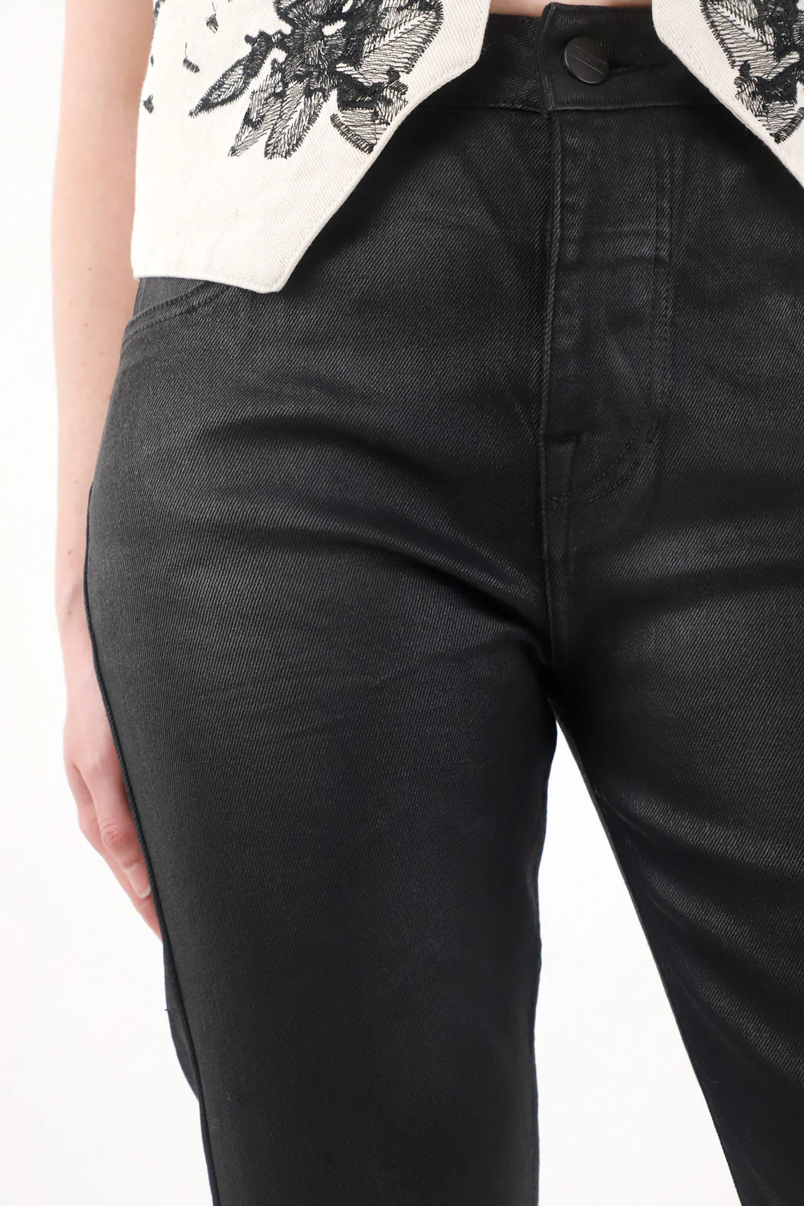 High-Waisted Black Jeans for Women - Image 3
