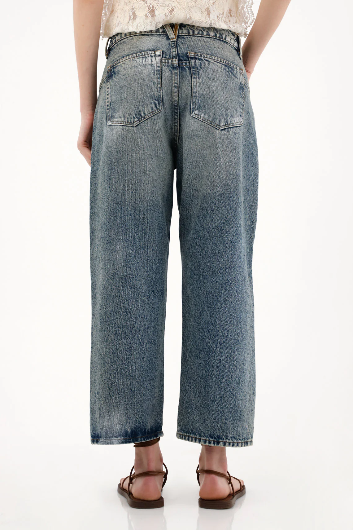 Women's Blue Straight Button-Fit Jeans - Image 4