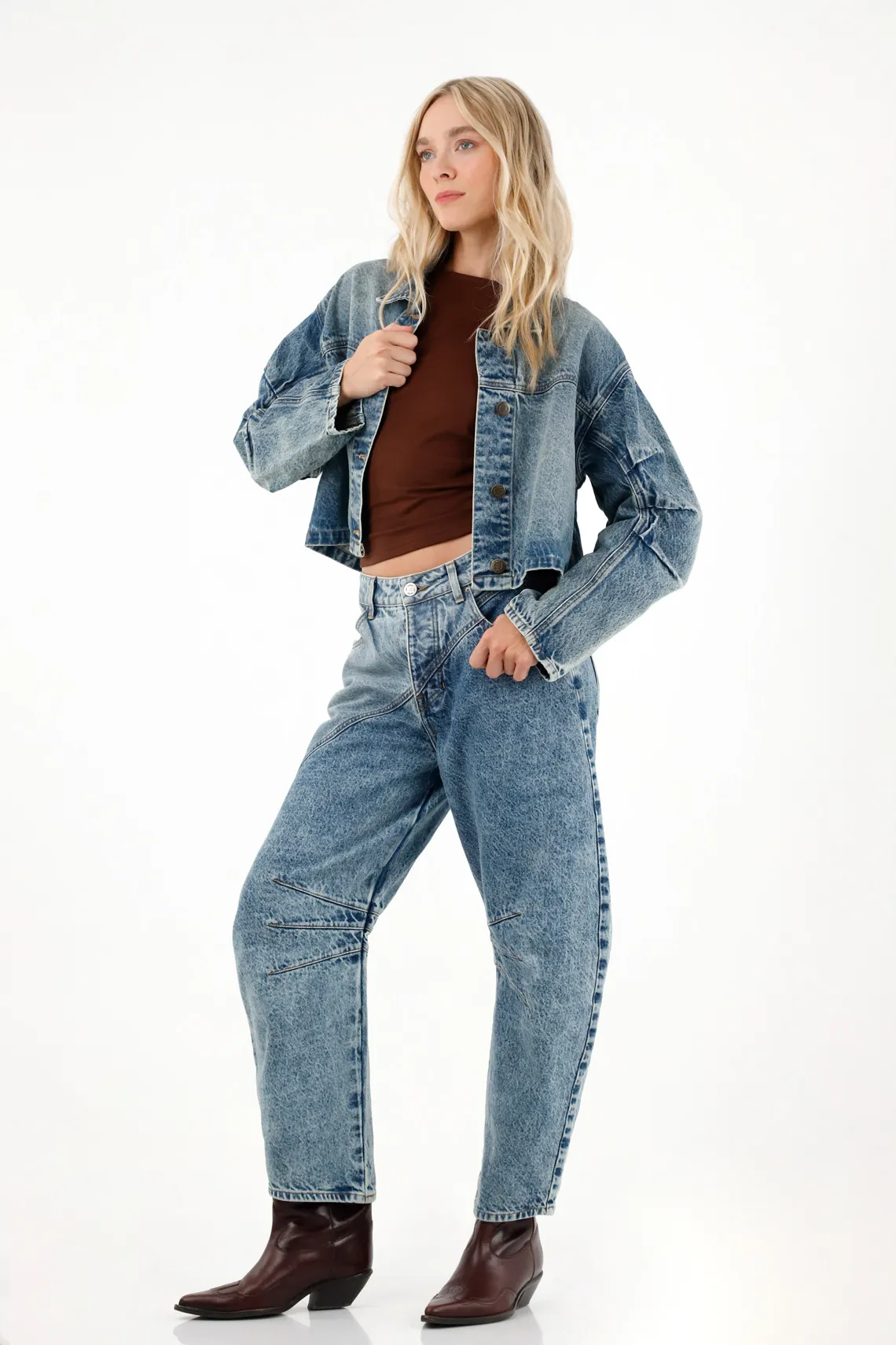 Blue Low Rise Horseshoe Jeans for Women - Image 2