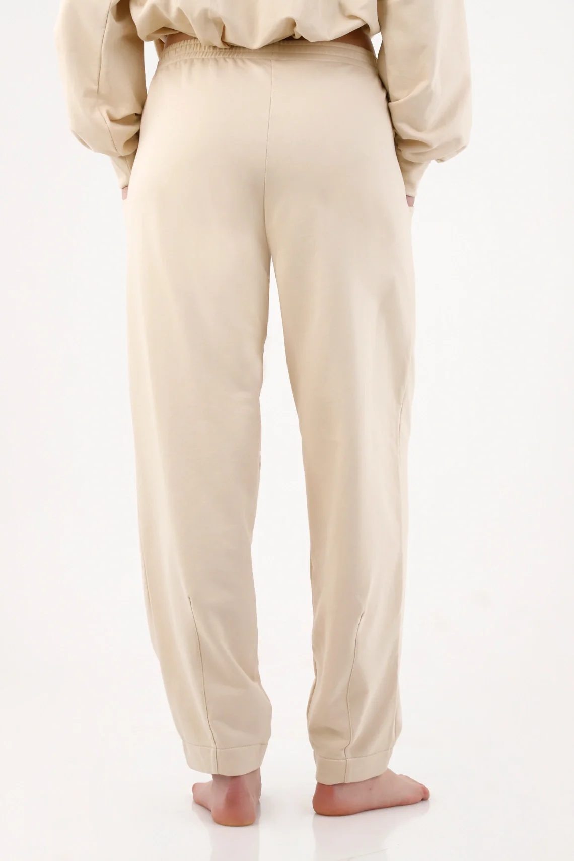 Women’s beige cotton pants with a relaxed fit and an elastic waistband - Image 5