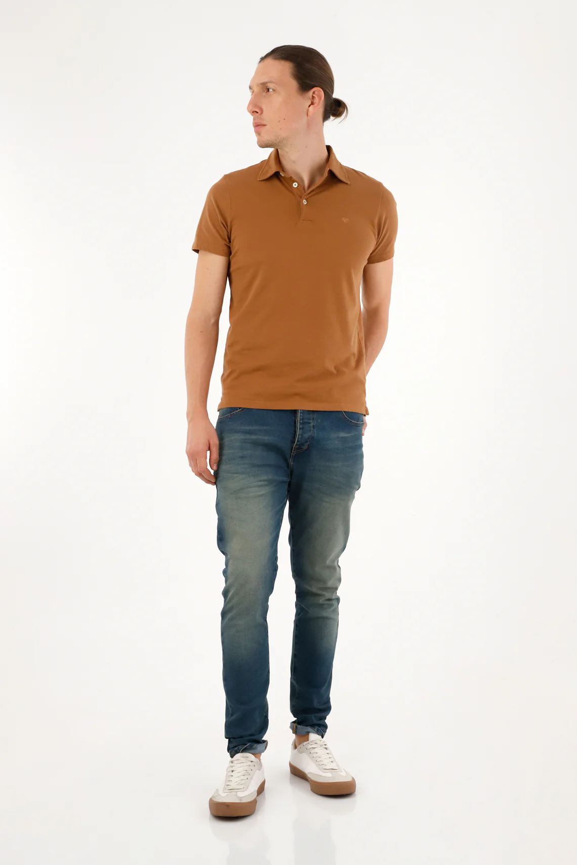 Men's brown polo with embroidered racket - Image 3