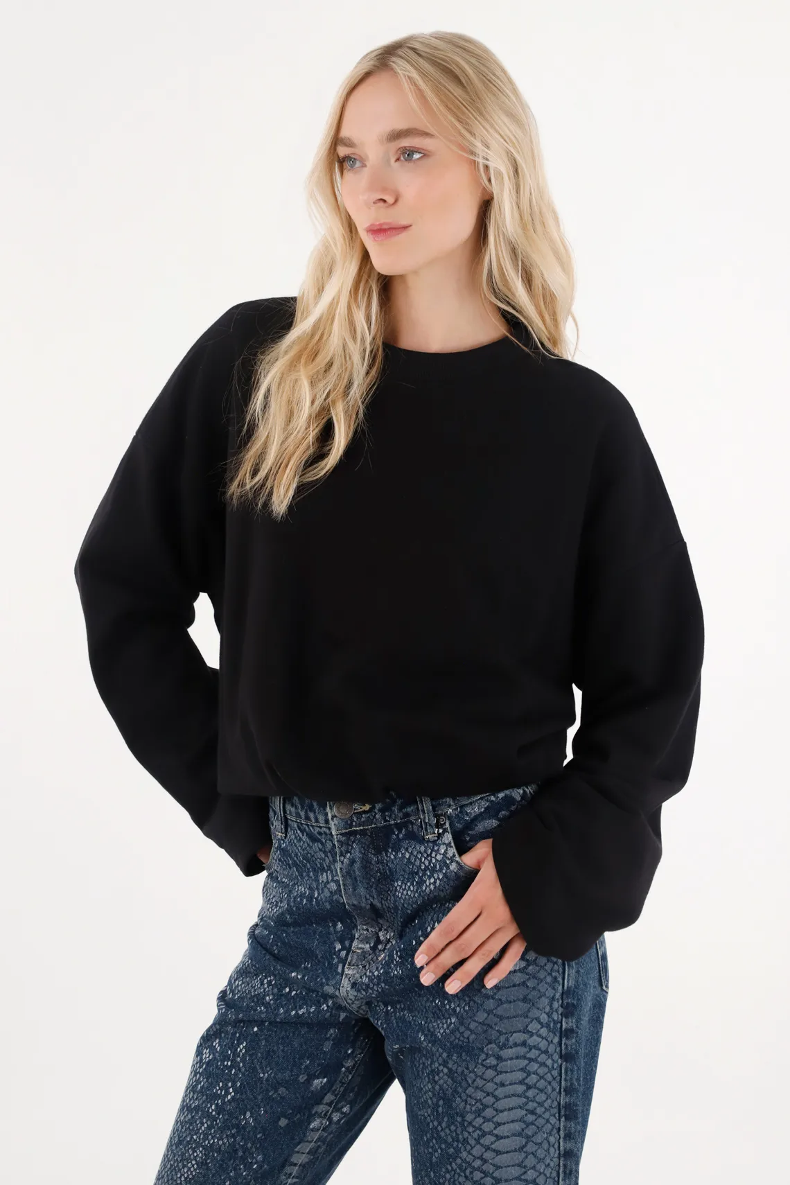 Black Closed Sweatshirt for Women - Image 2