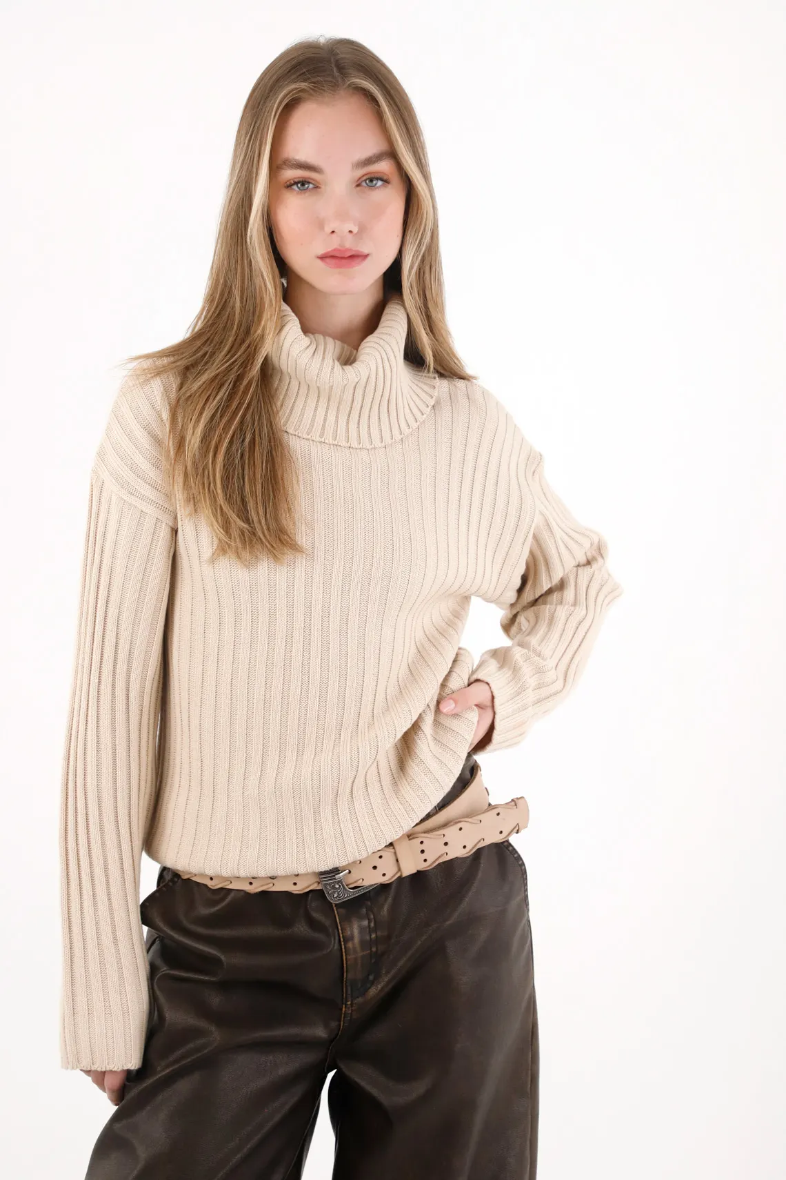 Cream turtleneck sweatshirt for women