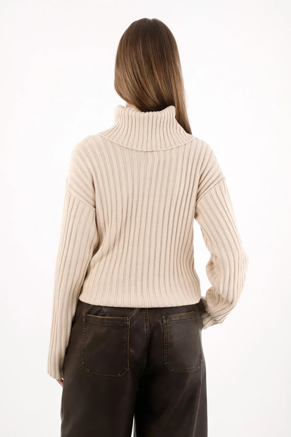 Cream turtleneck sweatshirt for women - Image 4