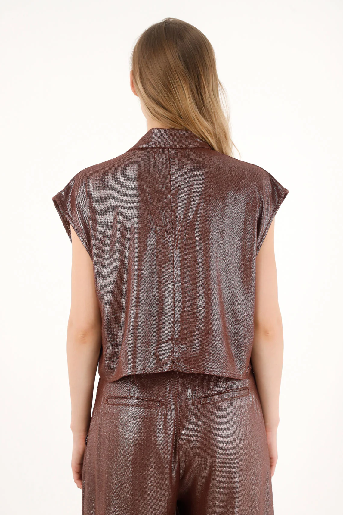 Women's short metallic-effect vest - Image 4