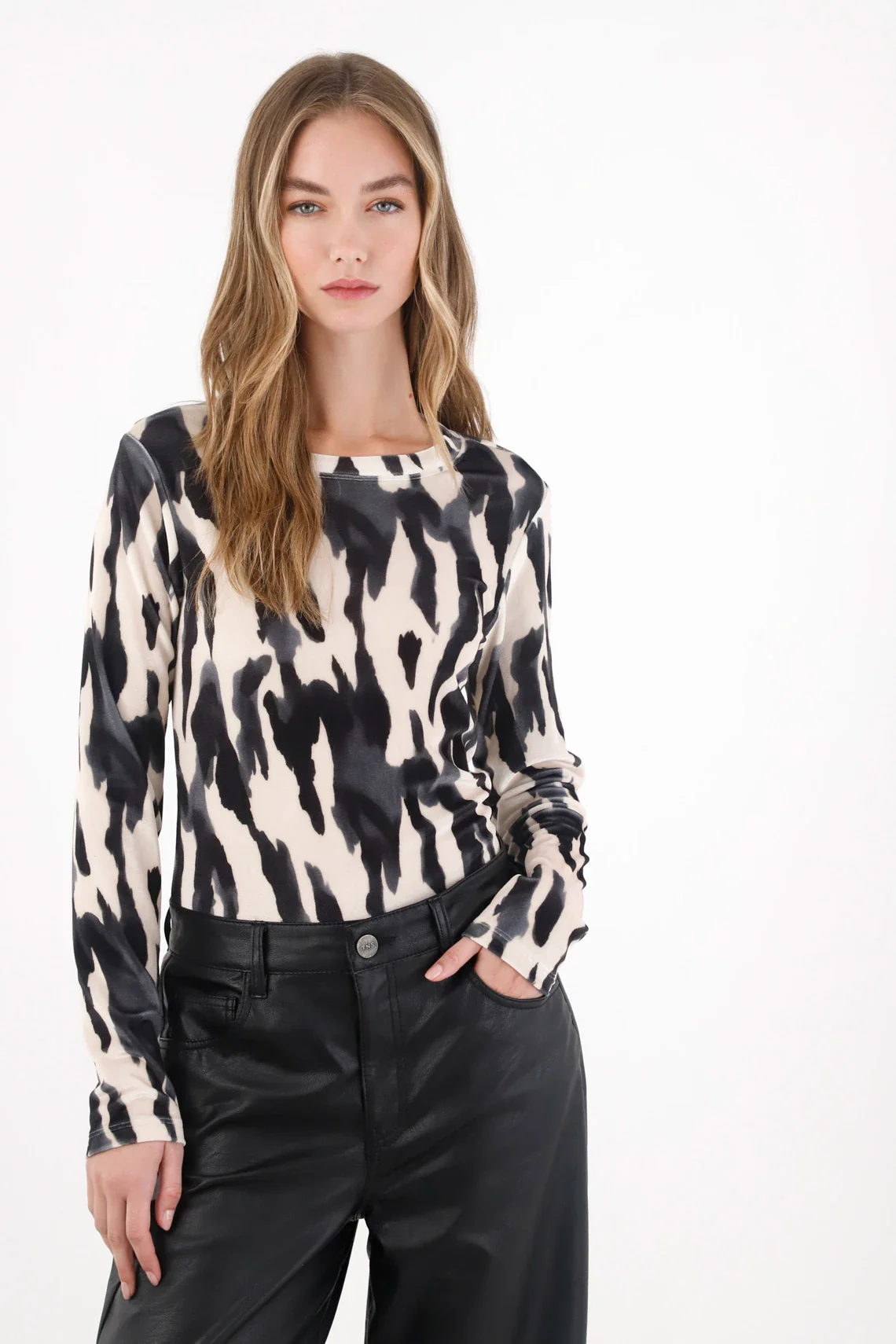 T-Shirt in Textured Fabric with Off-White High Neck for Women