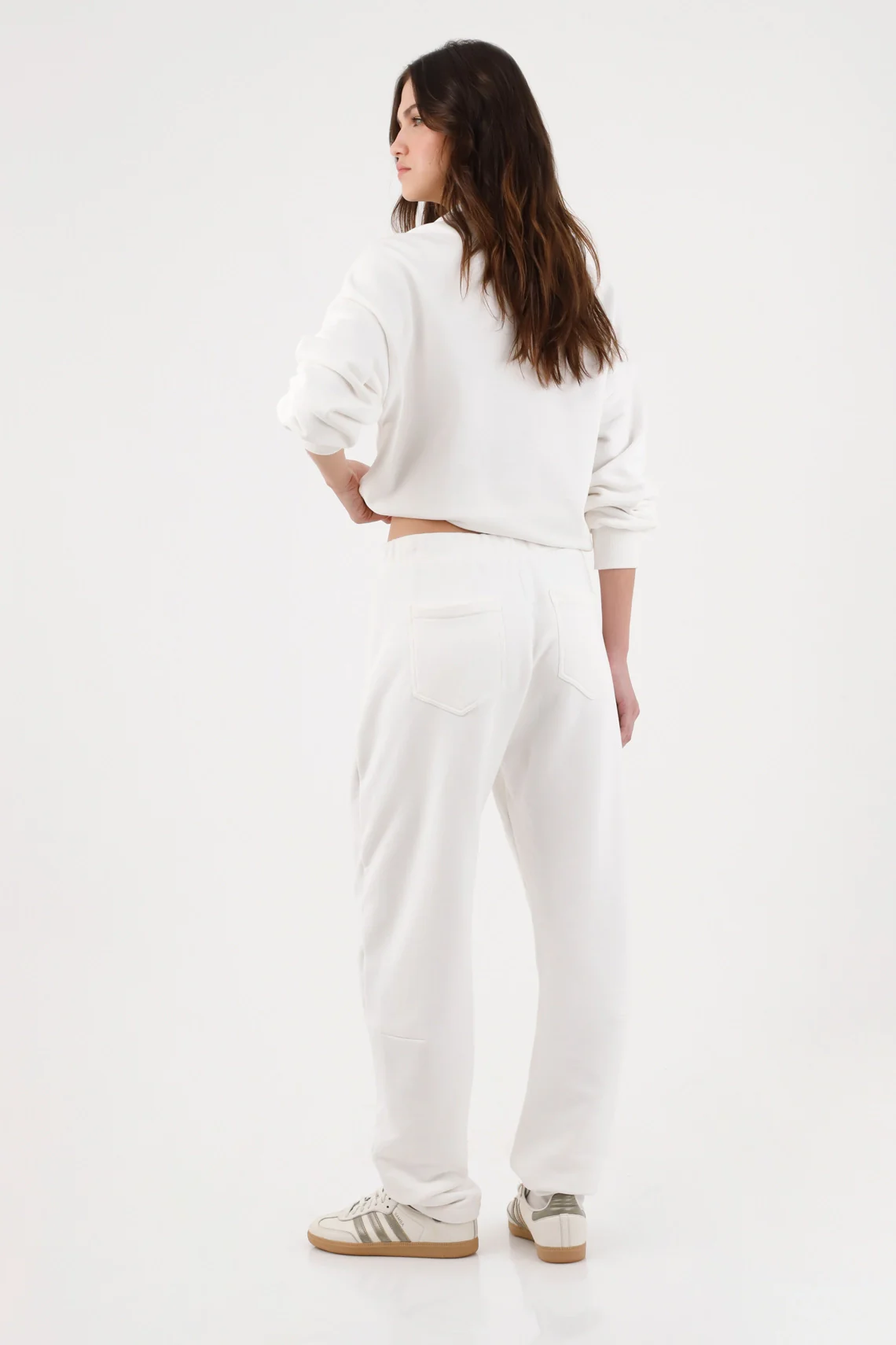 White Relaxed Fit Cotton Pants for Women with Curved Pockets - Image 2